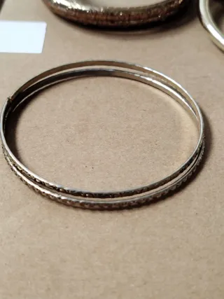 Lote de 10 brazaletes dorados y blancos