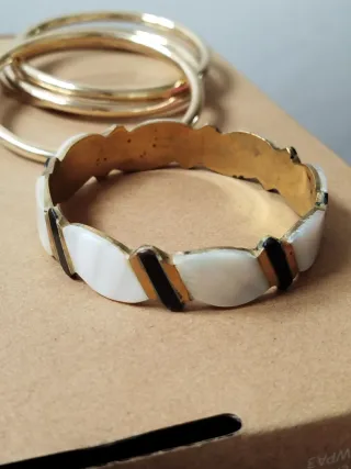 Lote de 10 brazaletes dorados y blancos