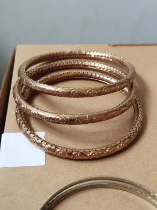 Lote de 10 brazaletes dorados y blancos