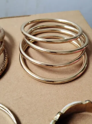 Lote de 10 brazaletes dorados y blancos