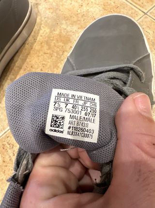 Zapatillas Adidas grises y negras