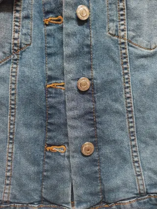 Cazadora vaquera Stradivarius azul mujer