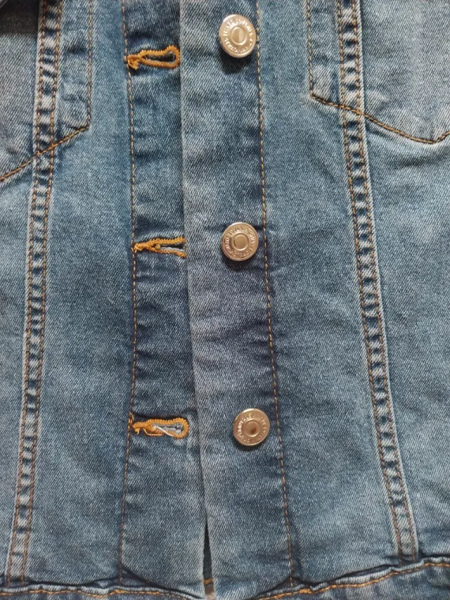 Cazadora vaquera Stradivarius azul mujer