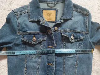 Cazadora vaquera Stradivarius azul mujer