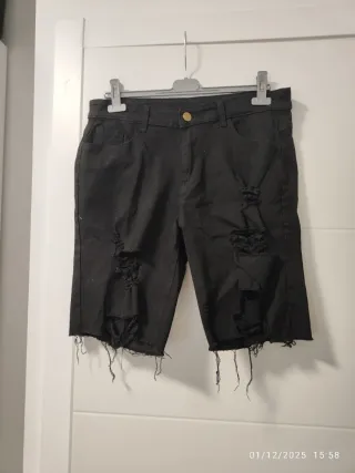 Pantalones vaqueros negros rotos