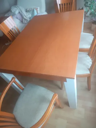 Mesa de comedor madera y patas blancas