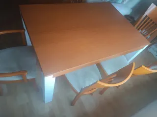 Mesa de comedor madera y patas blancas