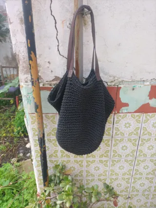 Bolso de mano tejido negro