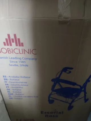 Andador 4 ruedas con asiento y cesta