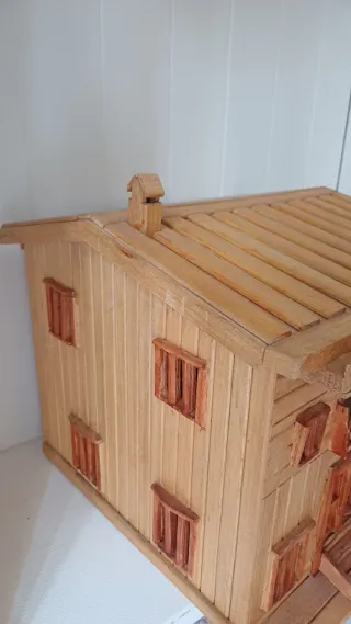 Casa de madera decorativa 34 cm ancho por 40 alto