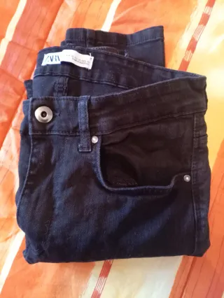 Pantalones vaqueros Zara negros Talla M