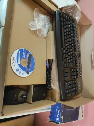Teclado y Ratón Inalámbrico NGS
