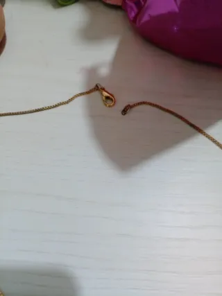 Collana lunga color oro con perline arancioni