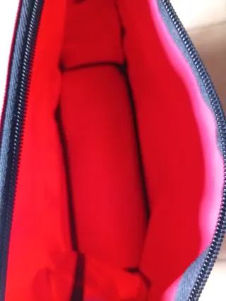 Bandolera roja y negra 30cmx25cm