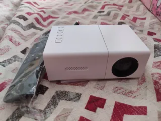 Proyector portátil blanco