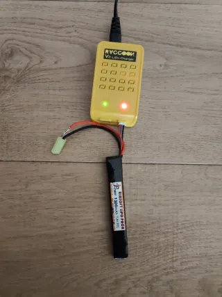 Cargador Raccoon V3 y Batería Lipo Airsoft