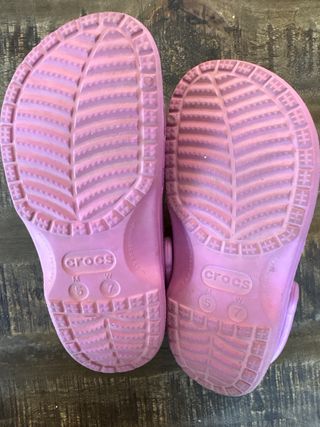 Crocs rosas talla (5 hombre / 7 mujer)