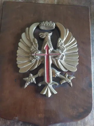 Metopa militar águila San Juan y Cruz de Santiago