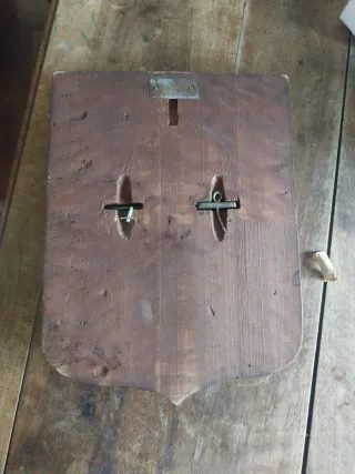 Metopa militar águila San Juan y Cruz de Santiago