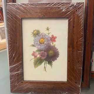 Cornici in legno con stampe floreali