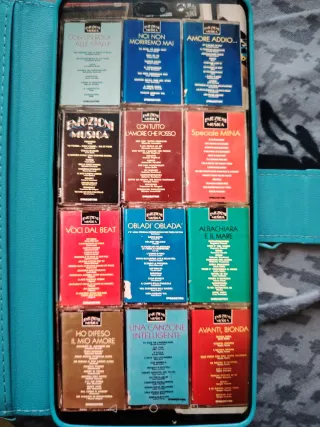 Raccolta di 77  musicassette Emozioni in musica
