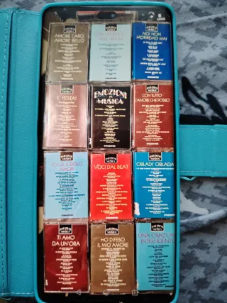 Raccolta di 77  musicassette Emozioni in musica