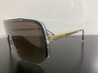 Gafas de sol Carrera negras y doradas Modelo 1060