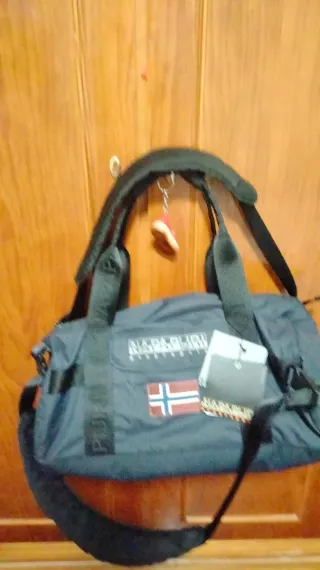 Bolso de viaje Napapijri negro y multicolor