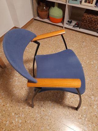 Silla de comedor azul y madera