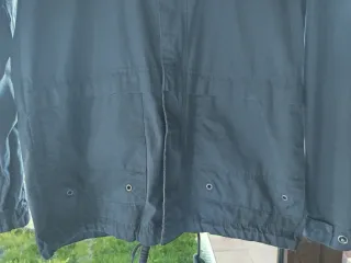 Parka azul con capucha de entretiempo