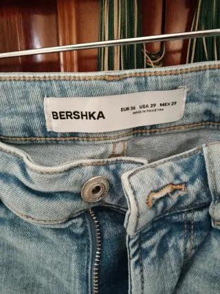 Pantalón vaquero Bershka desgastado