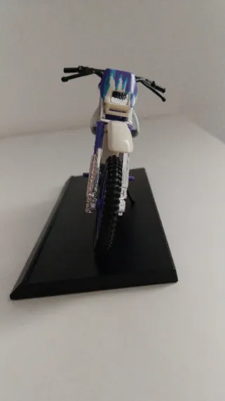 Moto Yamaha TT250R. Maisto