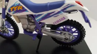 Moto Yamaha TT250R. Maisto