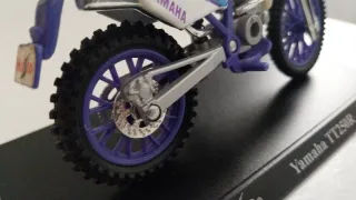 Moto Yamaha TT250R. Maisto
