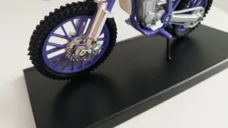 Moto Yamaha TT250R. Maisto