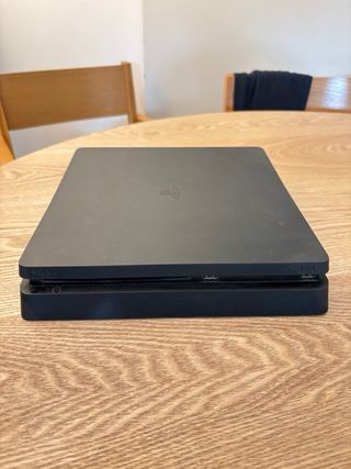 Consola PS4 Slim 1TB + 2 Juegos +Mando