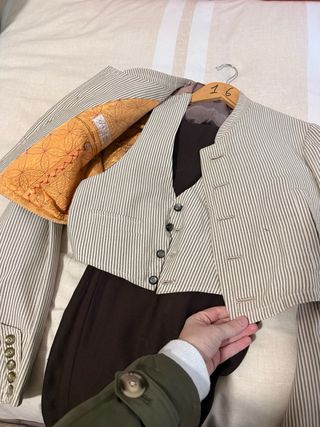 Traje campero rayas blanco y marrón