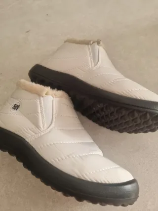 Botines blancos acolchados cómodos pone 40 pero39