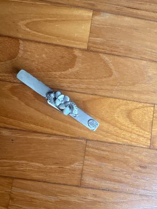 Fermacarte in metallo decorato