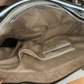 Bolso Guess Negro y Azulado Grande