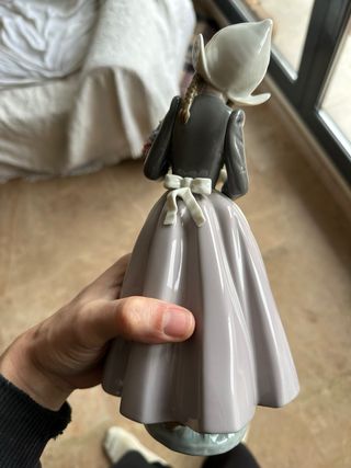 Figura Lladro Niña con Flores