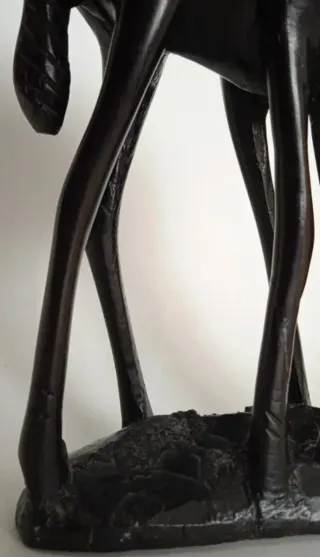 Figura africana madera