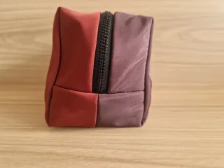 Neceser Adolfo Domínguez morado/rojo
