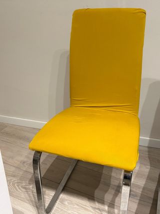 Sillas tela y metal.La silla con funda amarillas