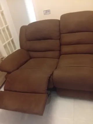 Sofá de tela marrón 3 plazas a partir del 9 abril.