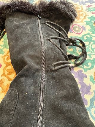 Botas altas negras con cordones y pelo