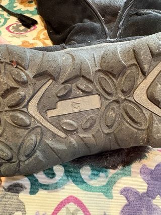 Botas altas negras con cordones y pelo