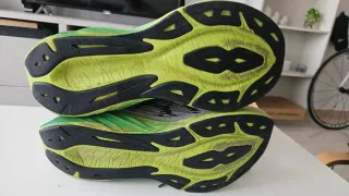 Asics Novablast 3 FFBlast+ gris/verde