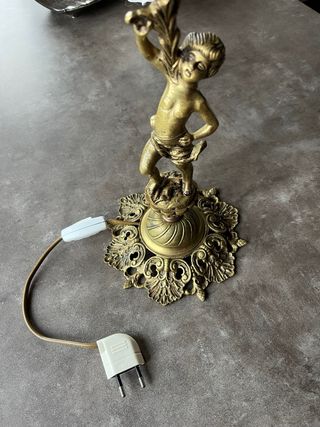 Lámpara de mesa bronce con figura de querubín