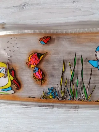 Estuche antiguo con dibujos de pingüinos